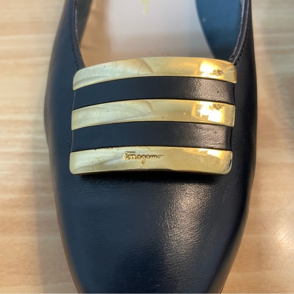 Salvatore Ferragamo Vintage Navy-Blue leather pumps gold details size 6 1/2 B - Picture 6 of 13